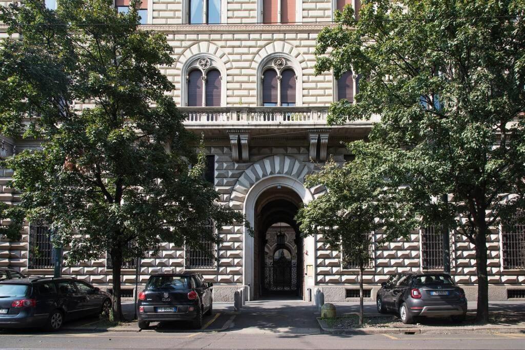 Breathtaking Castle View Youhosty - Quintino Sella Milan Bagian luar foto