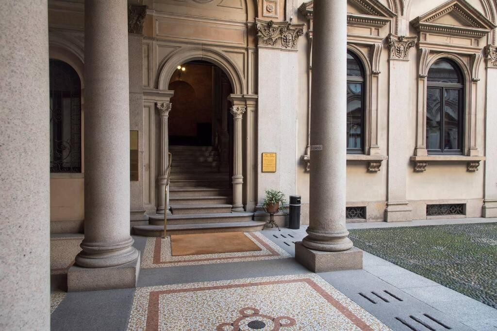 Breathtaking Castle View Youhosty - Quintino Sella Milan Bagian luar foto