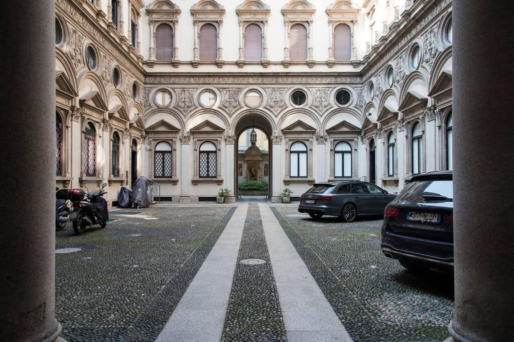 Breathtaking Castle View Youhosty - Quintino Sella Milan Bagian luar foto
